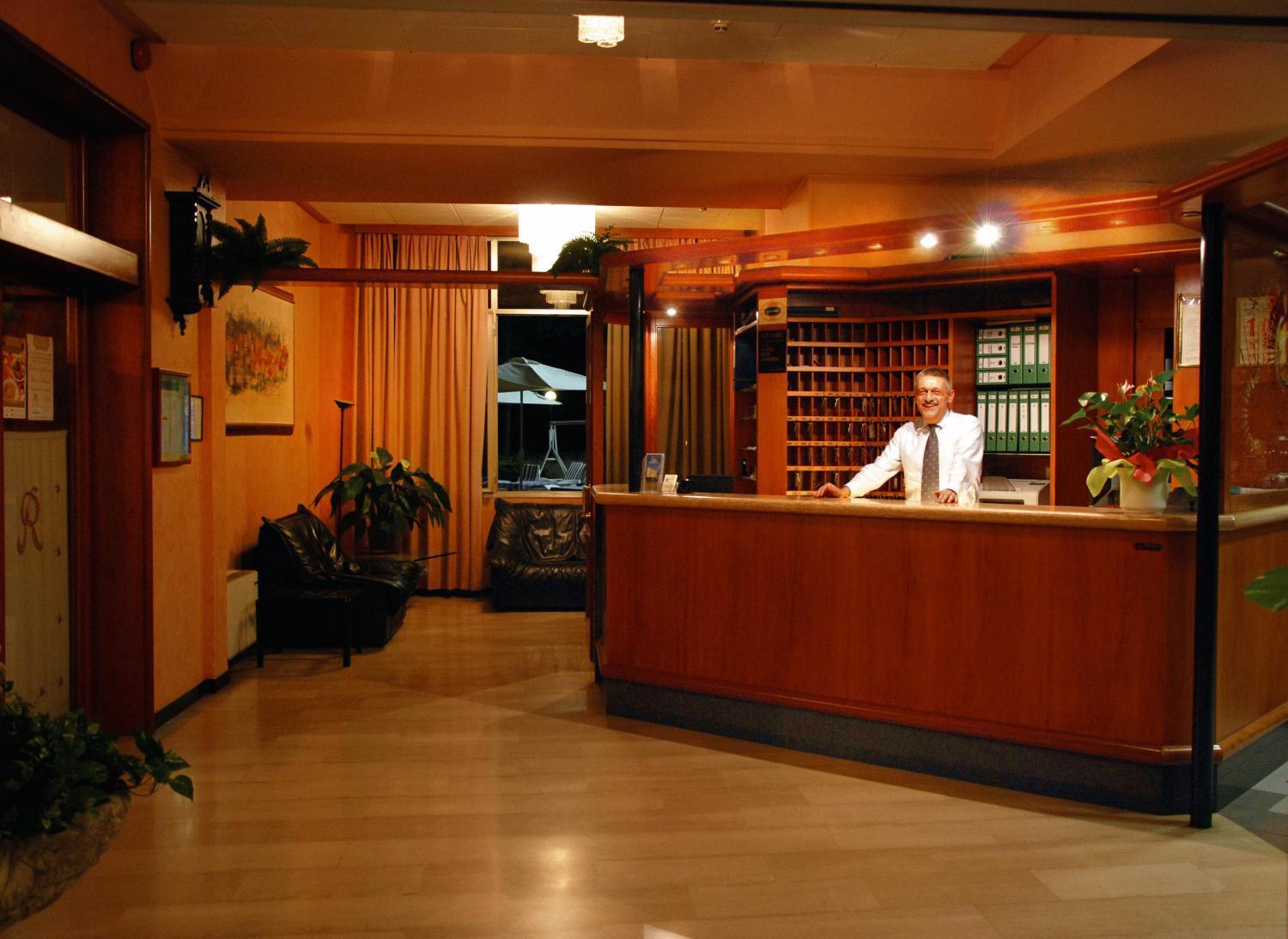 Hotel Olimpic Castel Maggiore Esterno foto