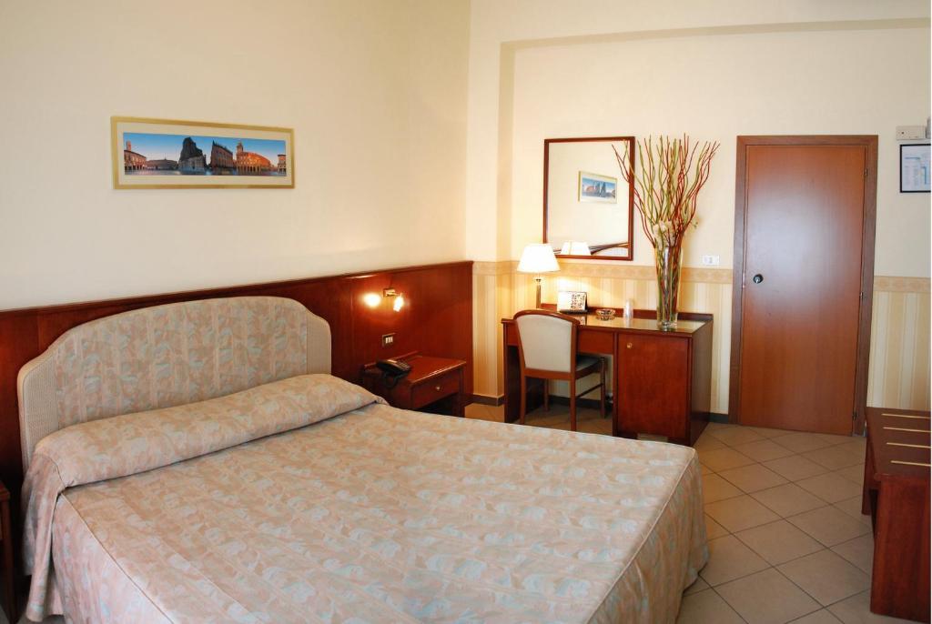 Hotel Olimpic Castel Maggiore Esterno foto