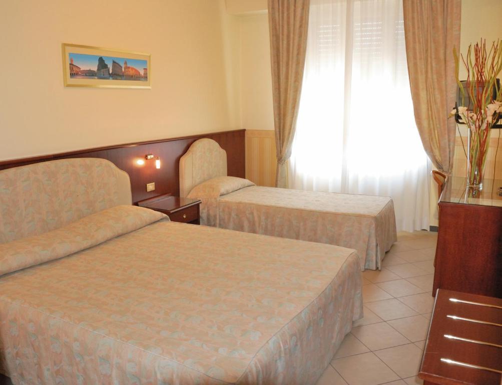 Hotel Olimpic Castel Maggiore Esterno foto